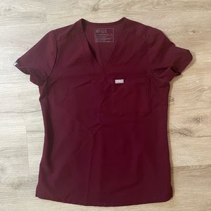 FIGS one pocket top burgundy